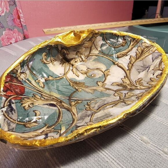 DECOUPAGE CLAM SHELL DECOUPAGE GOLD IVY ON A CLAM SHELL TRINKET DISH - Picture 5 of 10